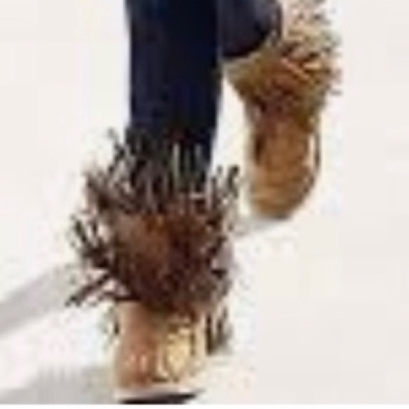 Classic Ugg Fringe metallic brown boots - Picture 3 of 9